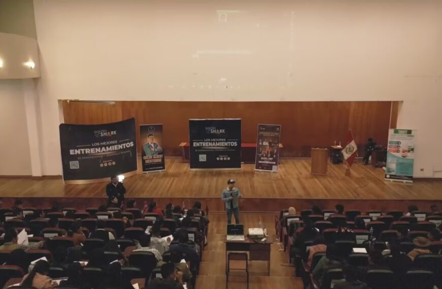 Auditorio del evento Cumbre Sur Internacional